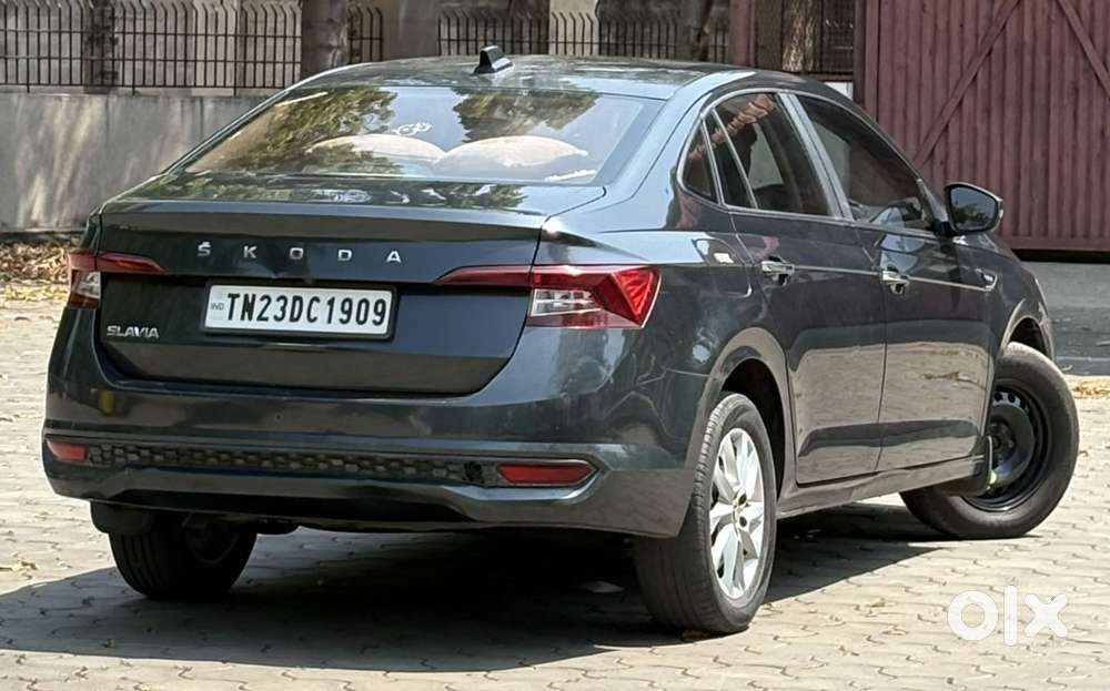 Skoda Slavia Ambition 1.0l Tsi At, 2022, Petrol