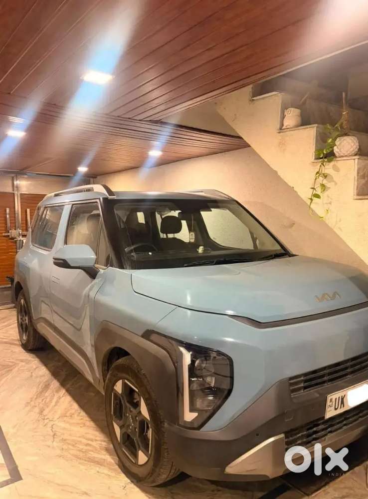 Kia Syros 2025 Next To Showroom