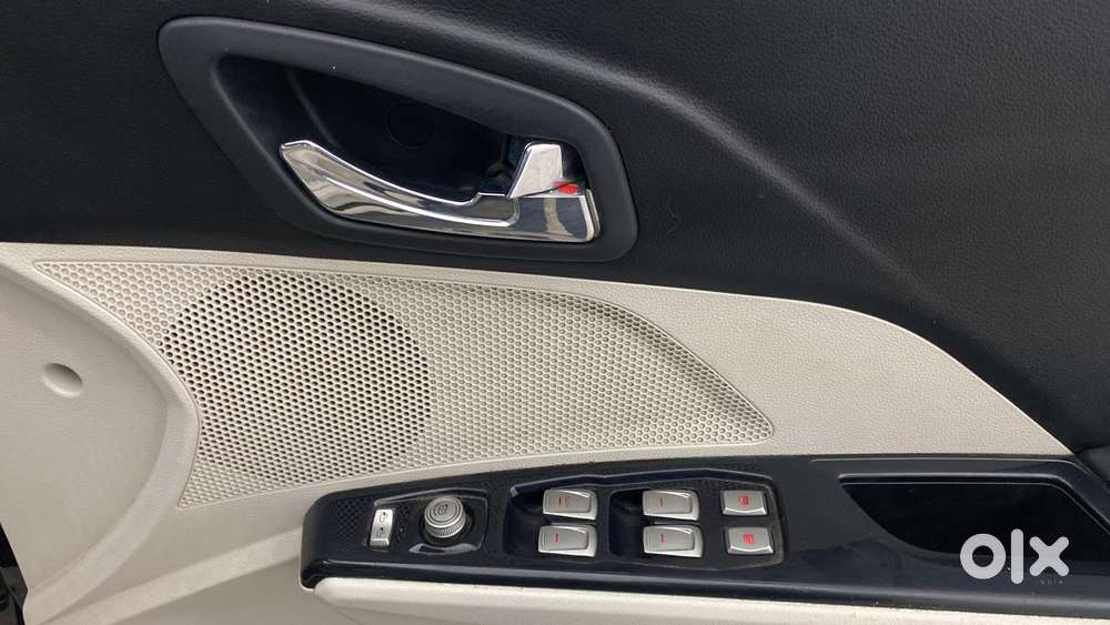 Mahindra Xuv300 W8 Option, 2022, Petrol