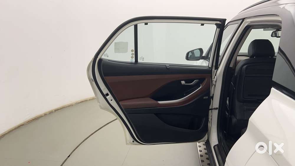 Hyundai Alcazar 2.0 Signature (o) Petrol At 6 Str Dual Tone, 2021, P..