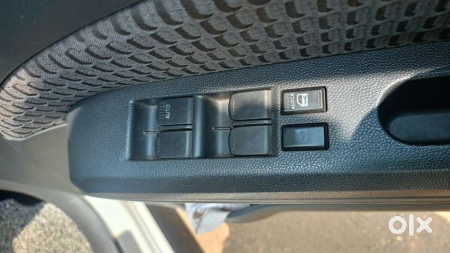 Maruti Suzuki Ritz Vxi, 2013, Petrol
