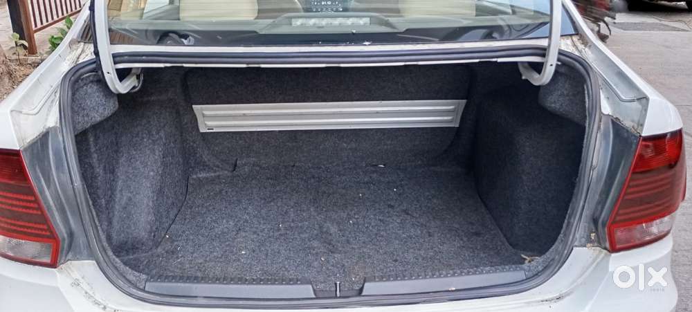 Volkswagen Vento 1.2 Highline Plus At 16 Alloy, 2016, Petrol