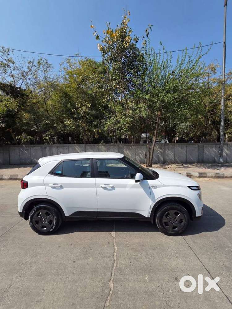 Hyundai Venue E 1.2 Petrol, 2025, Cng & Hybrids
