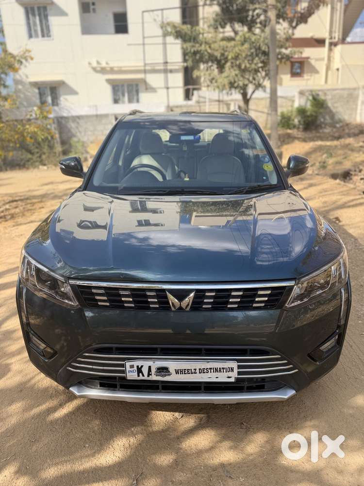 Mahindra Xuv300 1.2 W8 (o) Amt Dual Tone Petrol, 2023, Petrol