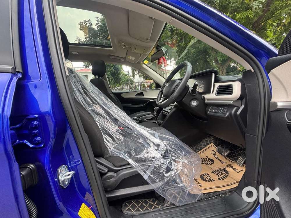 Mahindra Xuv700 2.2 Ax 5 Diesel At 7 Str, 2023, Diesel