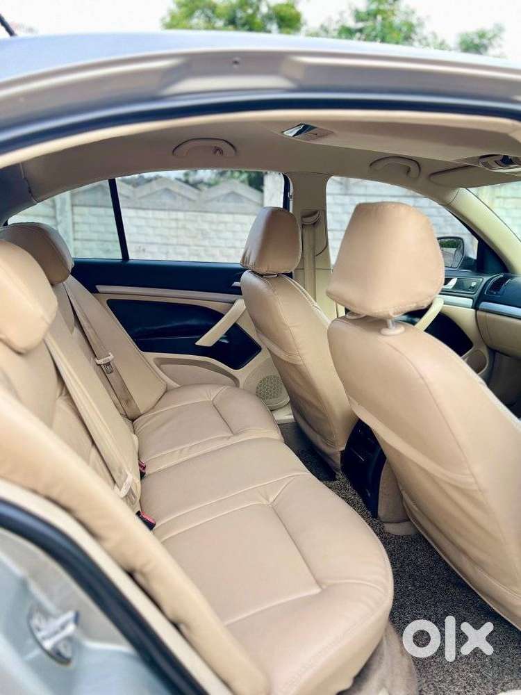 Skoda Laura Ambiente 2.0 Tdi Cr Automatic, 2011, Diesel