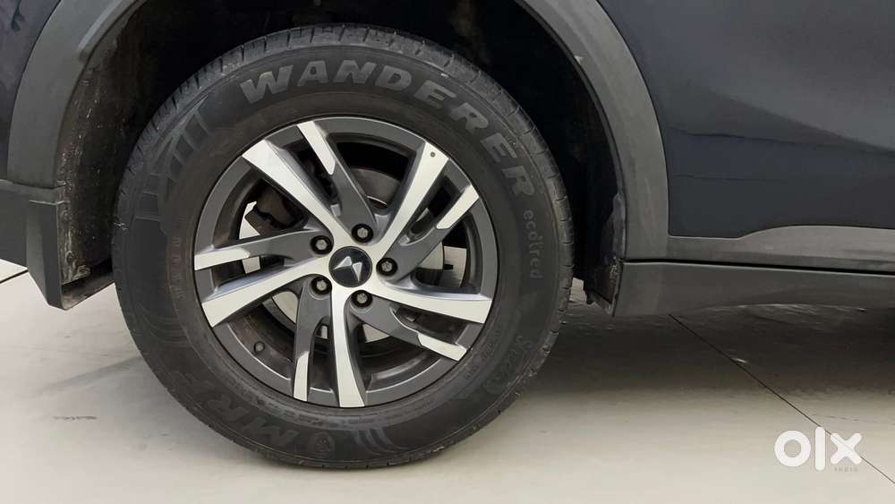 Mahindra Xuv700 2.2 Ax 5 Diesel At Str, 2024, Diesel