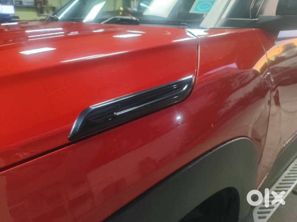 2023 Maruti Brezza 1.5 Zxi Dual Tone (red And Black)