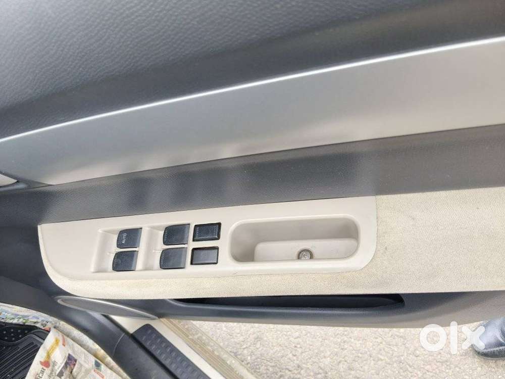 Maruti Suzuki Swift Dzire 1.2 Zxi Bsiv, 2011, Petrol