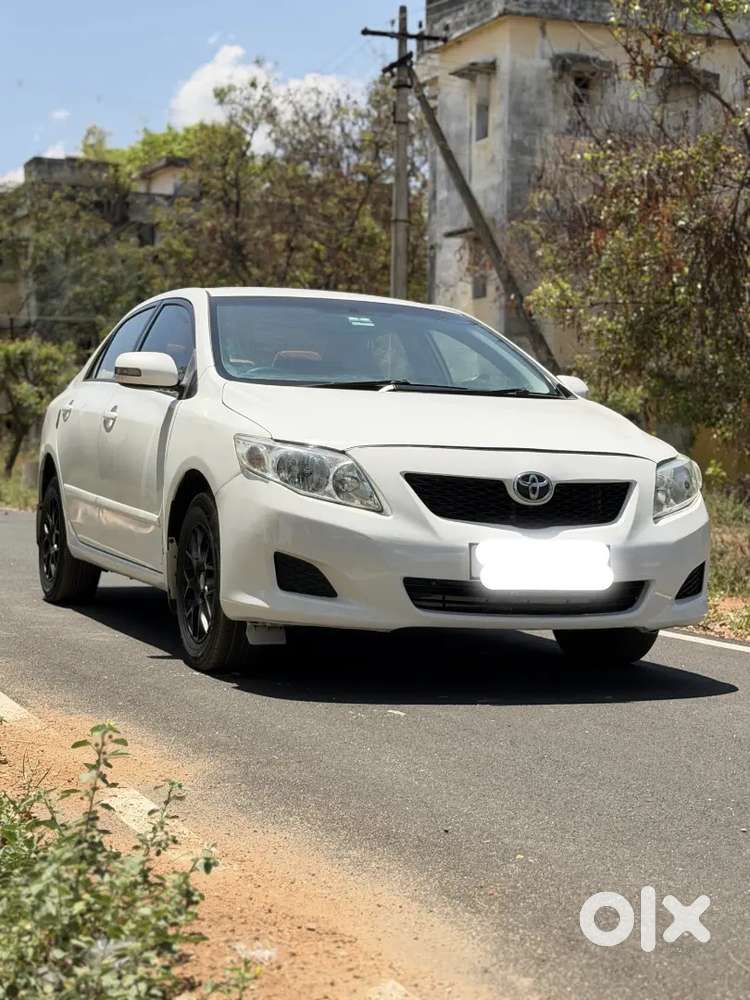 Toyota Corolla Altis 2011 D4d White Colour