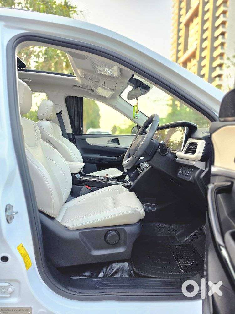 Mahindra Xuv700 2.2 Ax 7 Diesel At Luxury Pack Str, 2025, Diesel