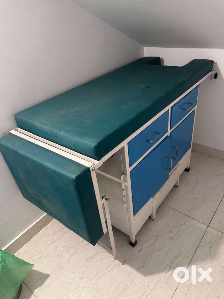 Medical bed for gynaecology examination