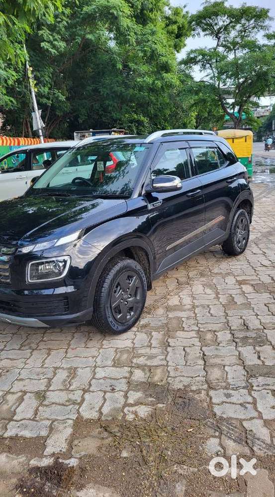 Hyundai Venue 1.2 S (o), 2024, Petrol