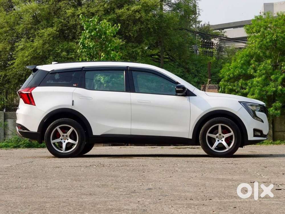Mahindra Xuv700 2.0 Ax 5 Petrol Mt 7 Str, 2024