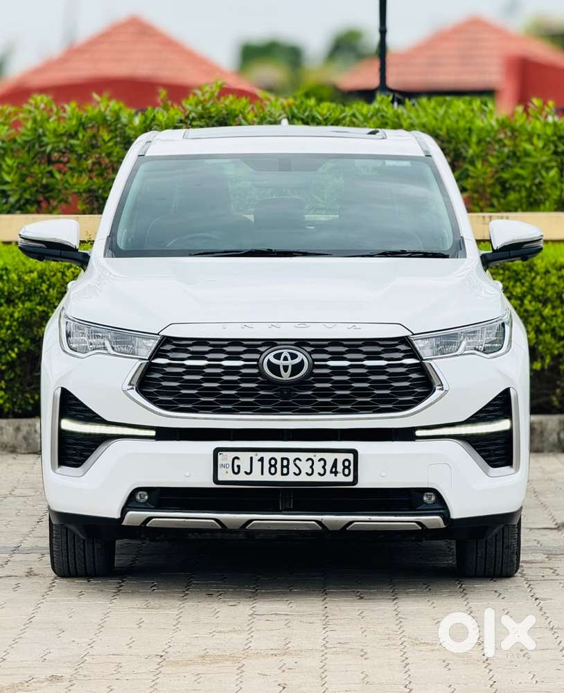 Toyota Innova Hycross, 2023, Petrol