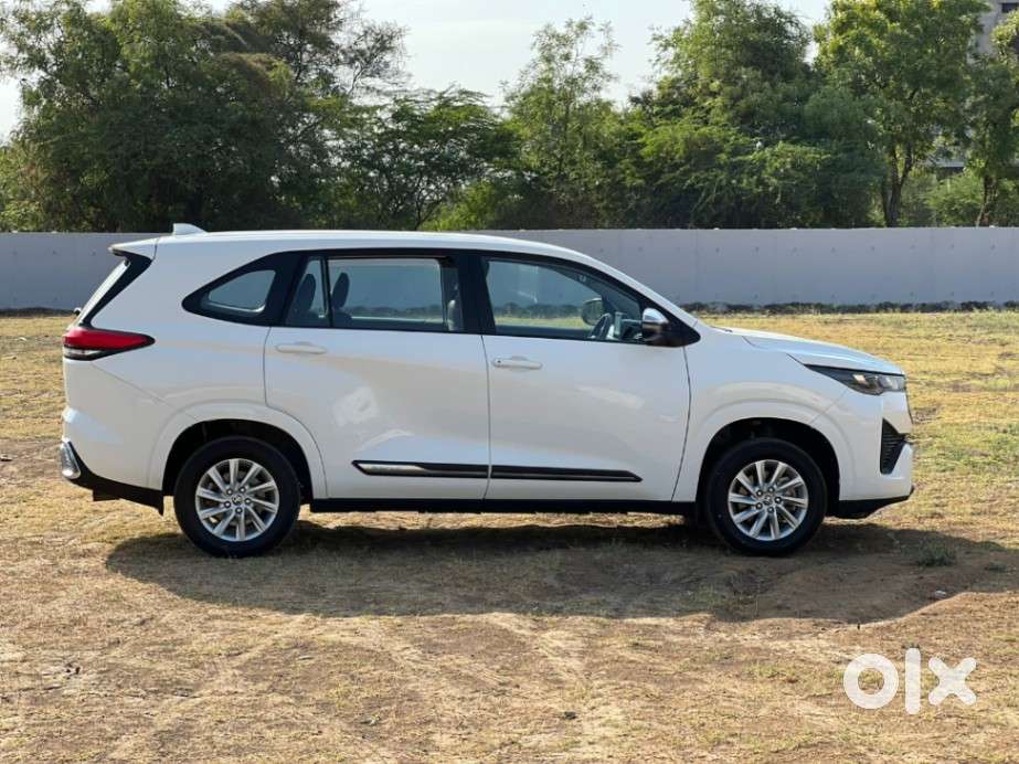 Toyota Innova Hycross 2.0 Gx 8 Str, 2024, Petrol