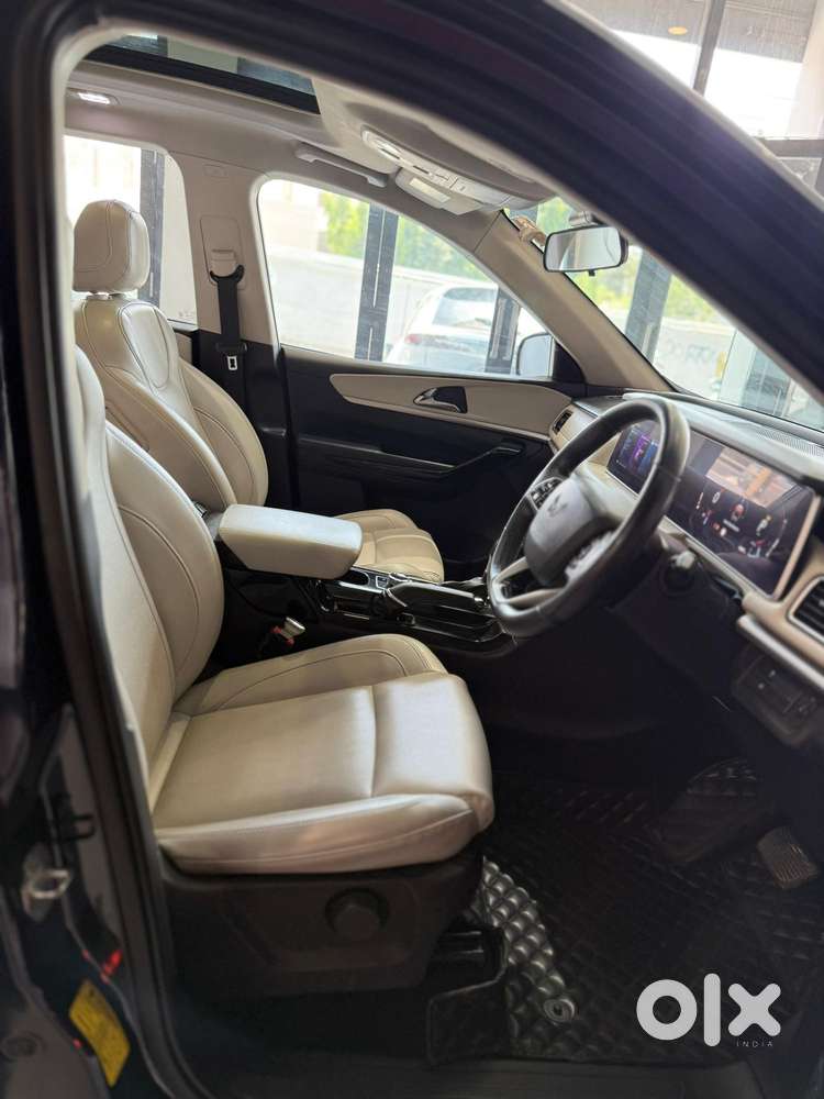 Mahindra Xuv700 2.2 Ax 7 Diesel At Str Awd, 2022, Diesel