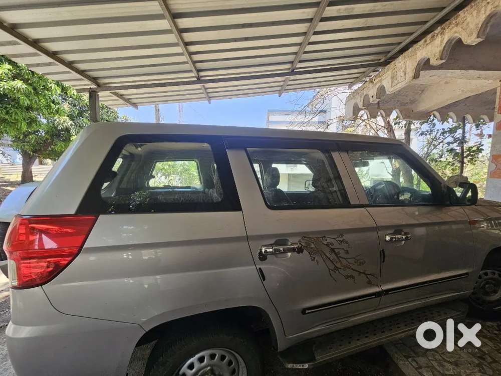 Mahindra Tuv 300 Plus 2018