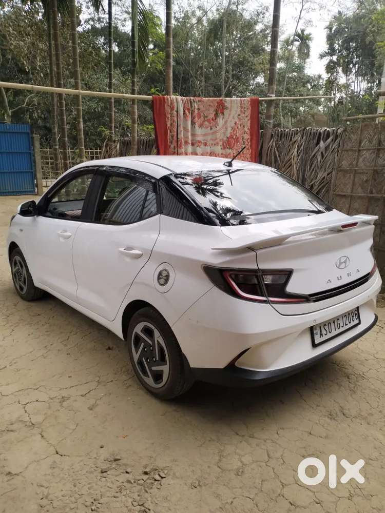 Hyundai Aura 2025 Petrol 12700 Km Driven