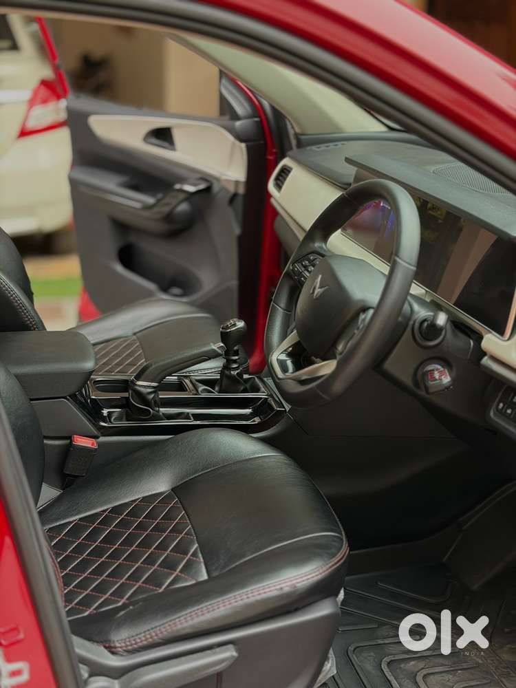 Mahindra Xuv7oo Mt 7 Seater Diesel Car 2022