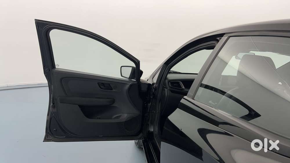 Tata Altroz 1.2 Xz Plus Dark Edition, 2023, Petrol