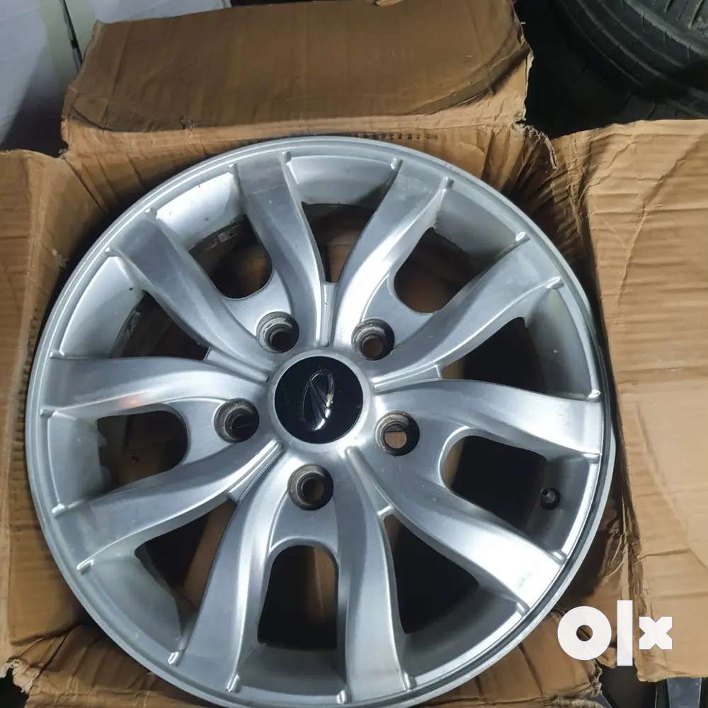 Xuv 500 store alloy wheels olx