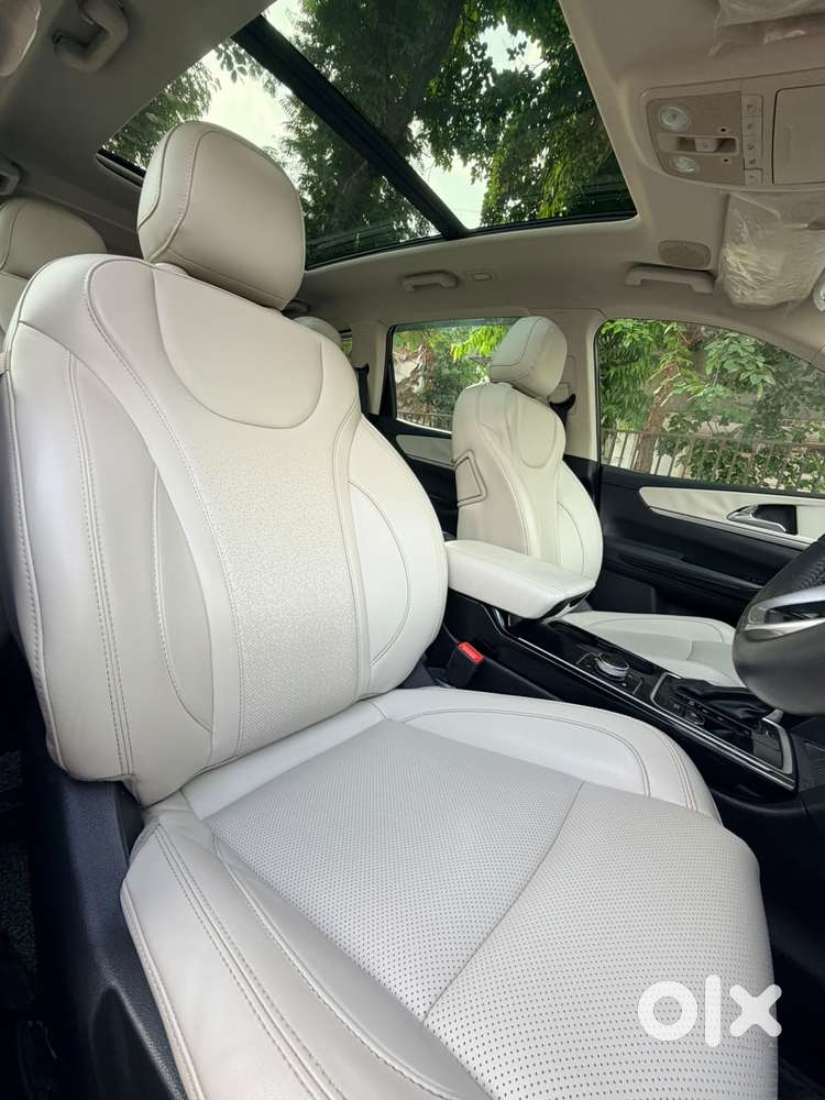 Mahindra Xuv700 2.2 Ax 7 Diesel At Luxury Pack Str Awd, 2022, Diesel