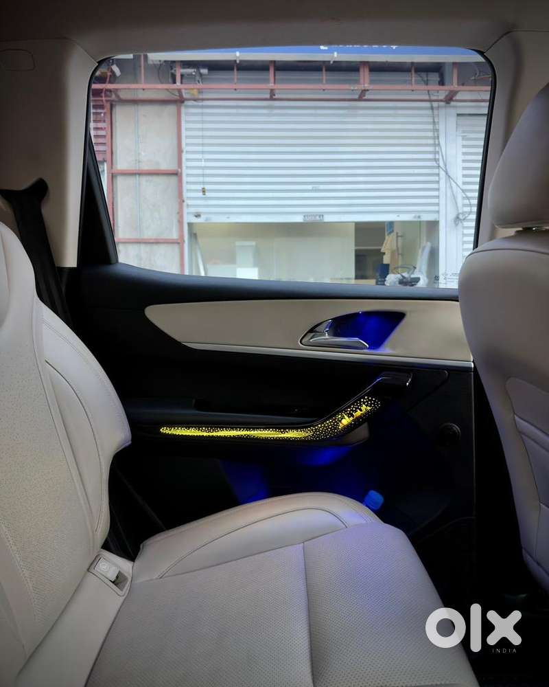 Mahindra Xuv700 2023 Diesel Well Maintained