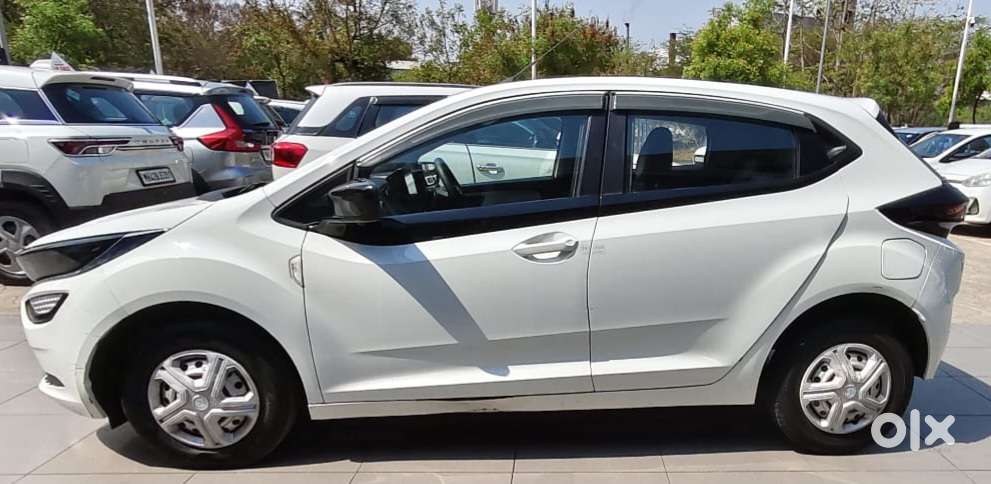 Tata Altroz 1.2 Xe, 2024, Petrol