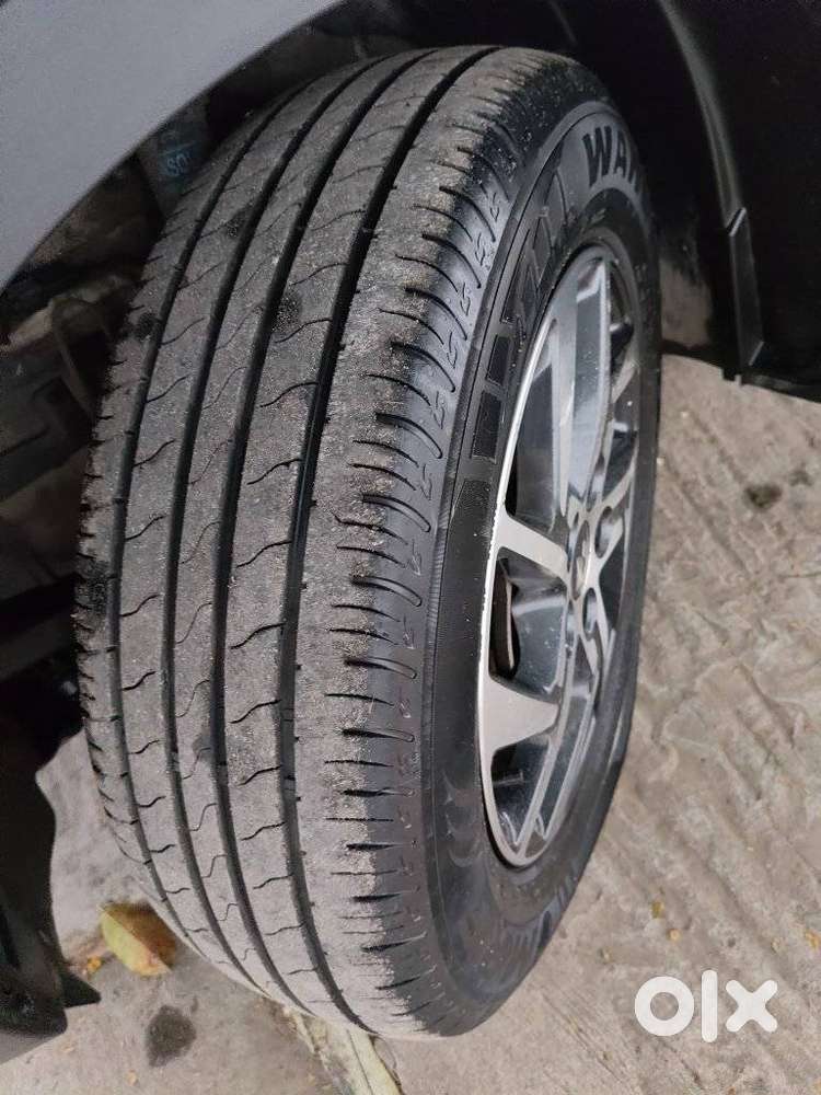 Mahindra Xuv300 1.2 W8 (o) Amt Petrol, 2023, Petrol