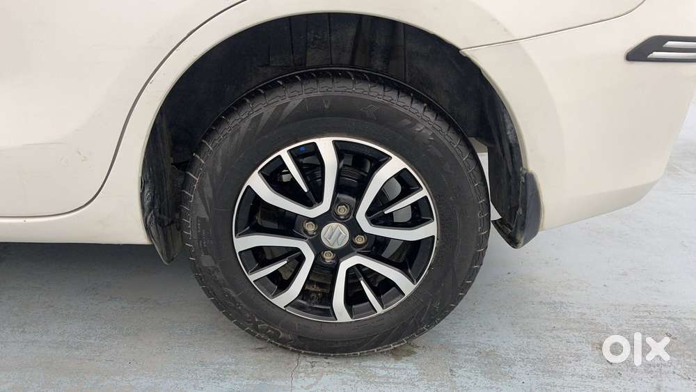 Maruti Suzuki Dzire Vxi Ags, 2022, Petrol