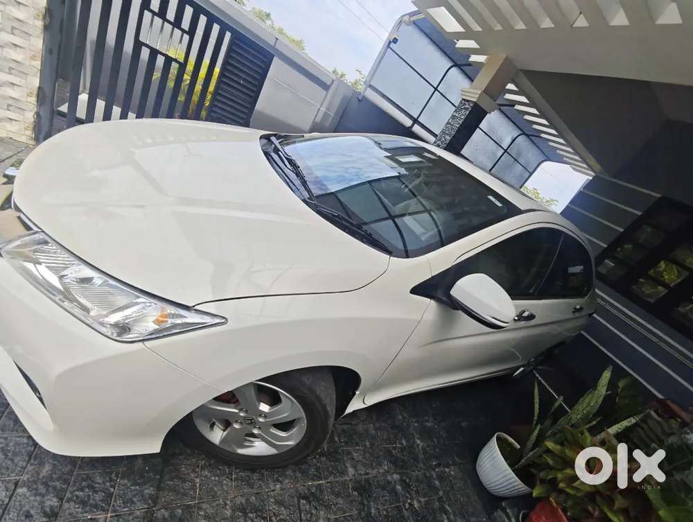 Honda City 2016 Variant Petrol (sunroof)