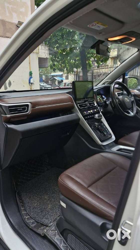Toyota Innova Hycross 2.0 Zx Hybrid 7 Str, 2023, Petrol