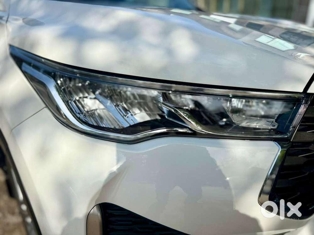Toyota Innova Hycross 2.0 Zx (o) Hybrid 7 Str, 2025, Petrol