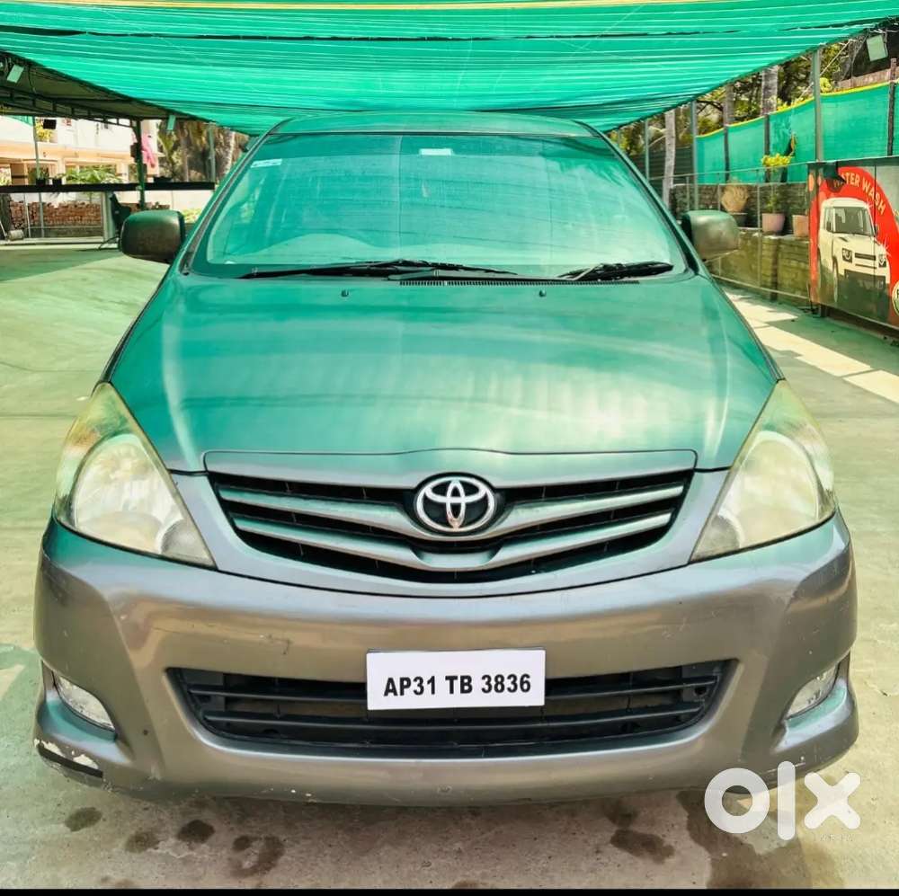 Toyota Innova 2011