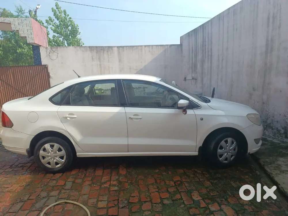 Skoda Rapid 1.6 Elegance Plus 2013