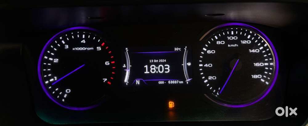 Mahindra Marazzo M8, 2018