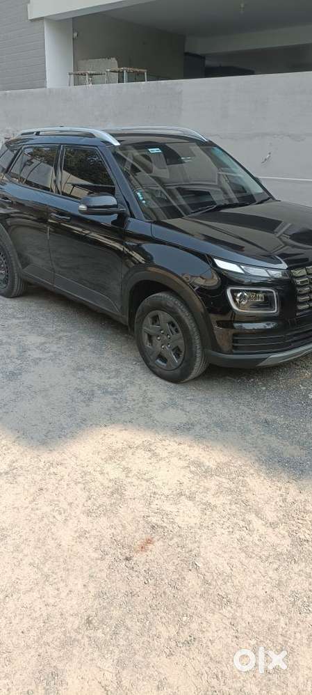 Hyundai Venue 1.2 S (o), 2024, Petrol