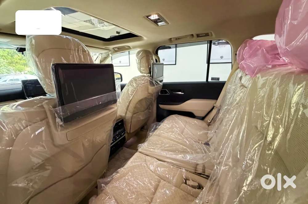 Toyota Land Cruiser V8 Petrol, 2026, Petrol