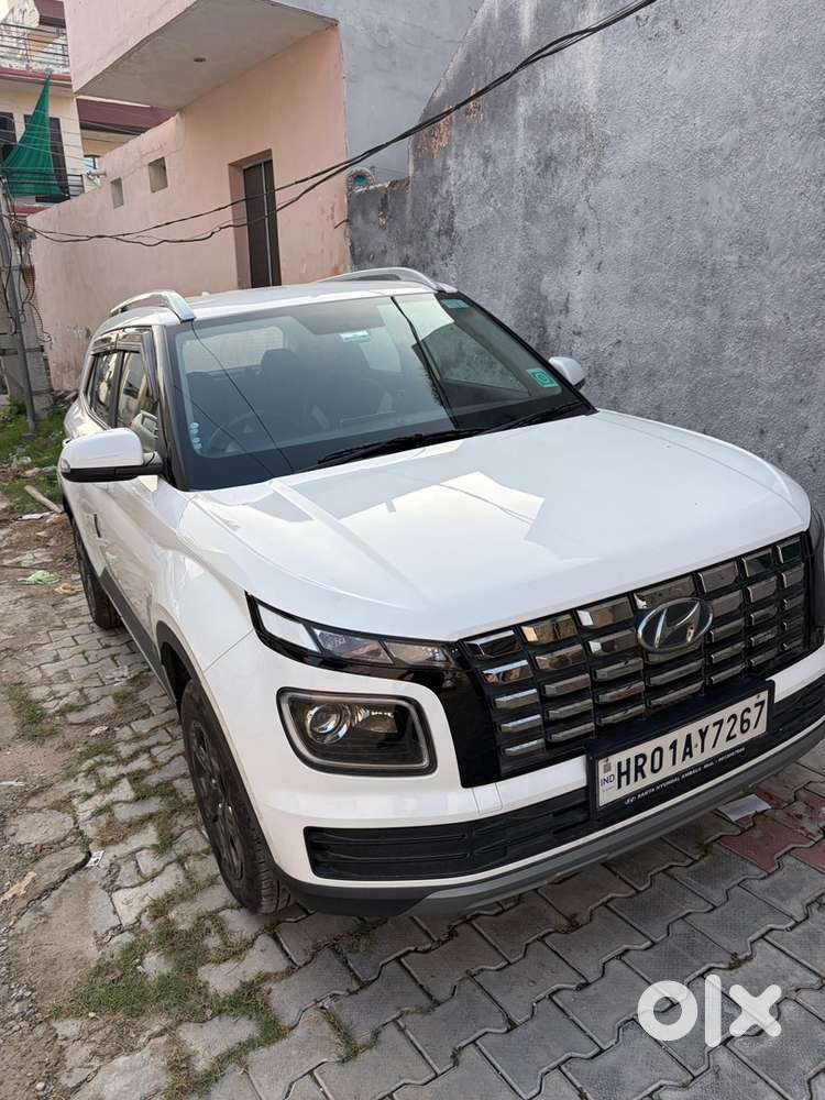 Hyundai New Venue 2025 Petrol 10500 Km Driven