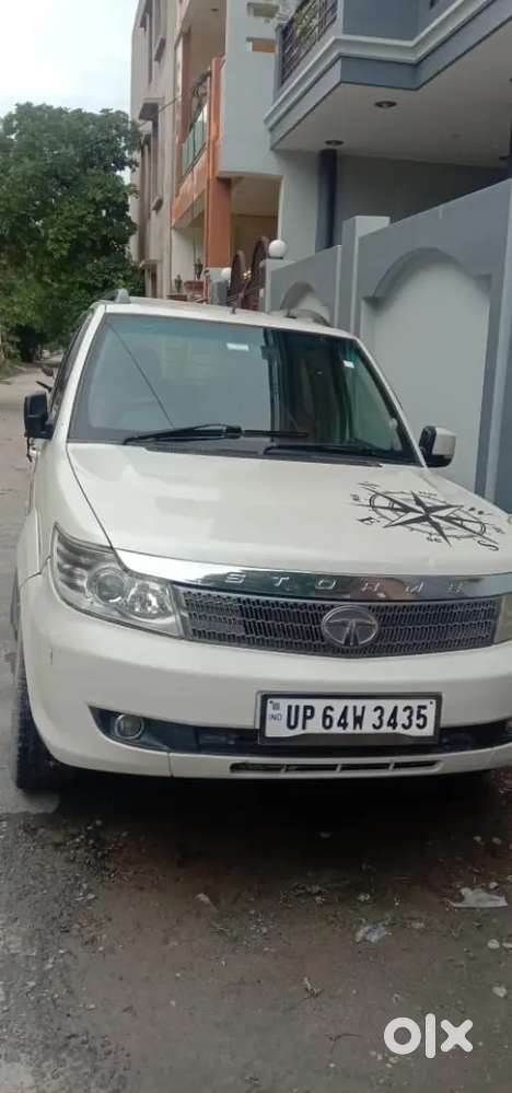 Tata Safari Storme 2015