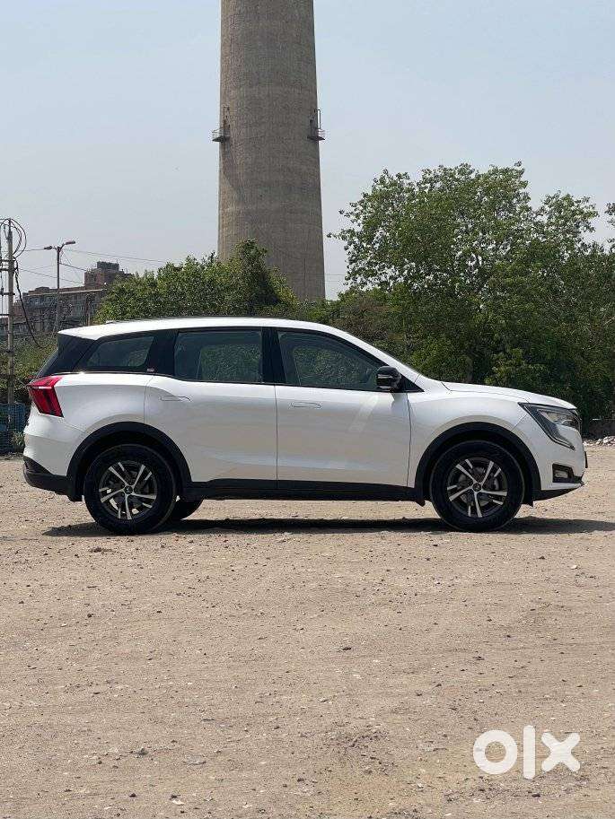 Mahindra Xuv700 2.0 Ax 5 Petrol Mt 7 Str, 2023, Petrol