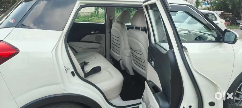 Mahindra Xuv300 W8 (o) 1.5 Diesel Amt, 2023, Diesel