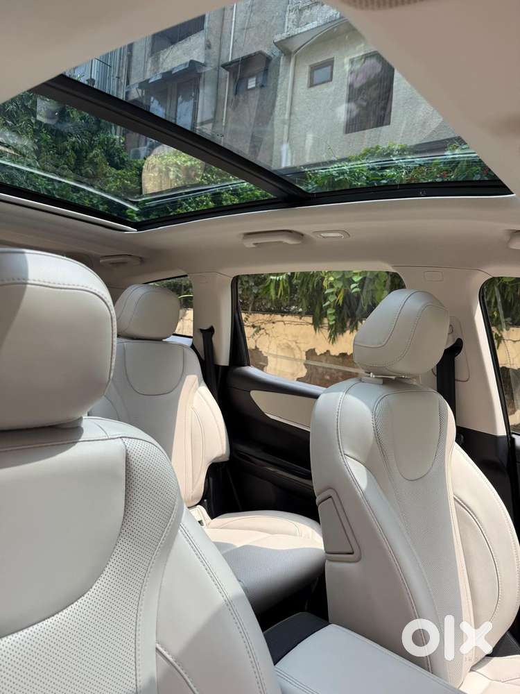 Mahindra Xuv700 2.0 Ax 7 Petrol At Luxury Pack Str, 2026, Petrol