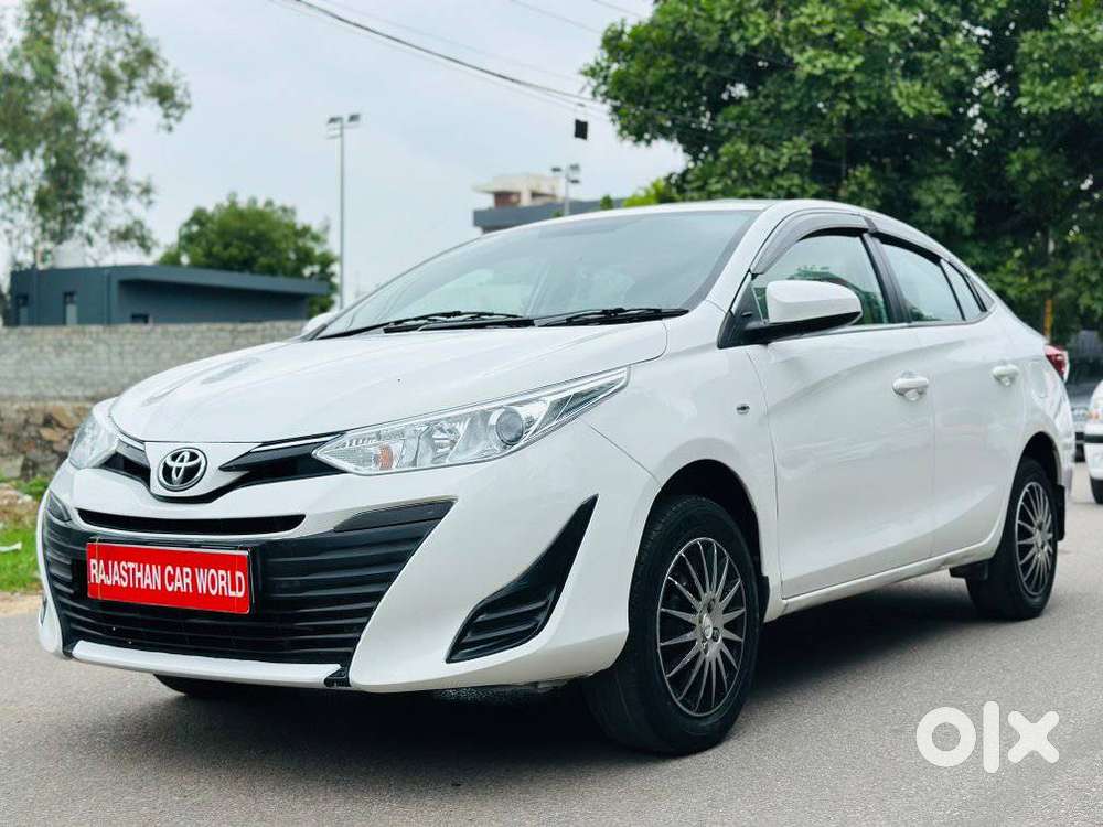 Toyota Yaris J Cvt, 2019, Petrol