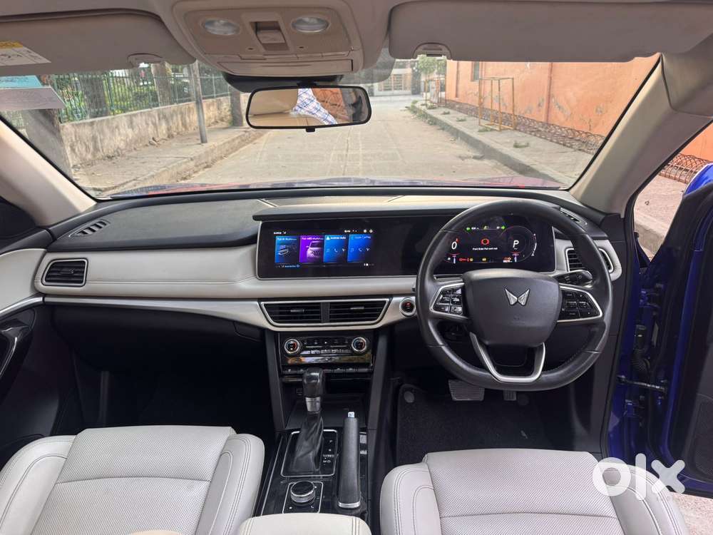 Mahindra Xuv700 2.0 Ax 7 Petrol At Str, 2021, Petrol