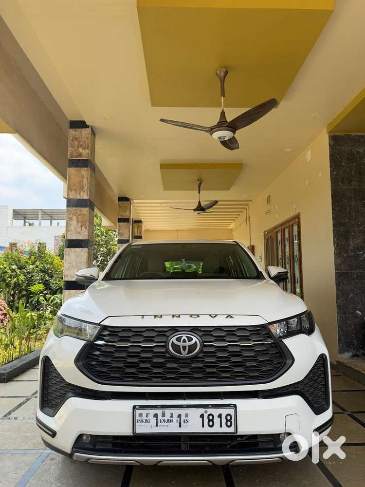 Toyota Innova Hycross Petrol Well Maintained