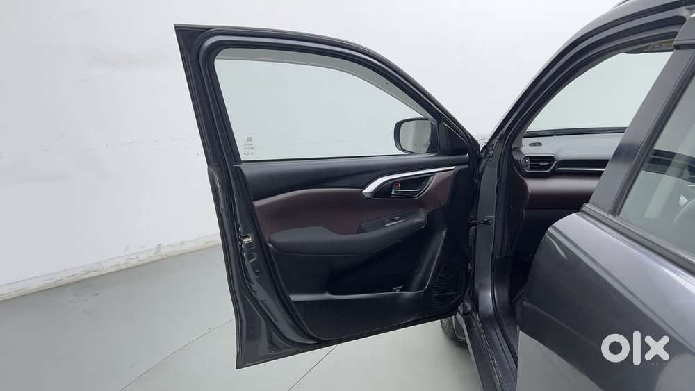 Maruti Suzuki Grand Vitara 1.5 Delta Smart Hybrid At, 2023, Petrol