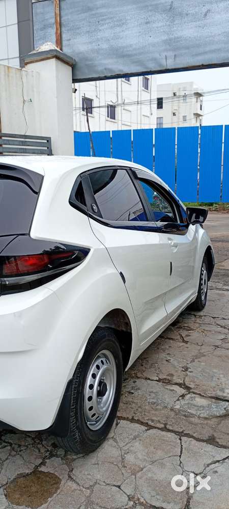 Tata Altroz 1.2 Xe, 2023, Petrol