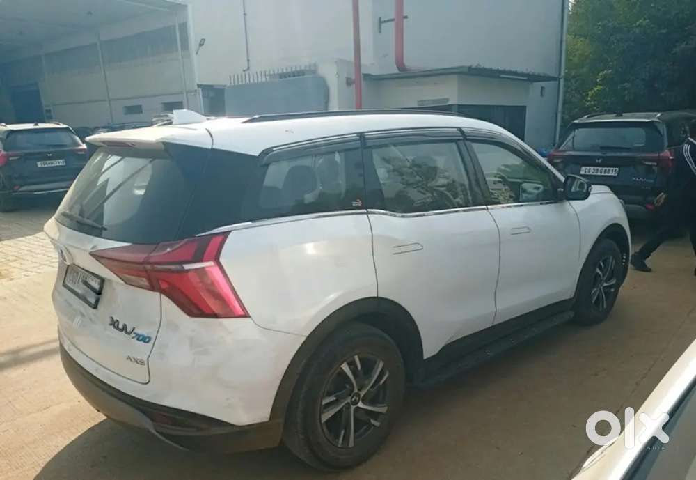 Mahindra Xuv700 Ax5 Petrol Mt 5 Str 2022